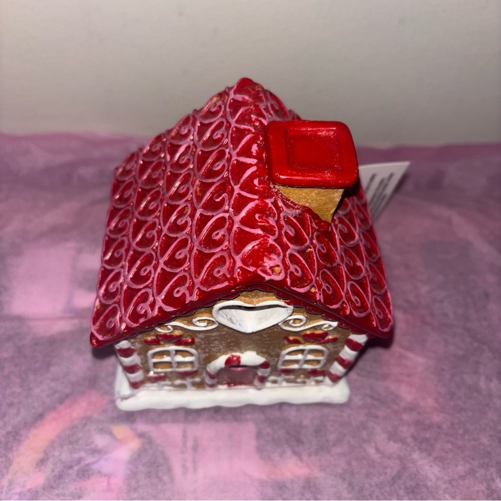 LED Gingerbread House - Picture 3 of 8